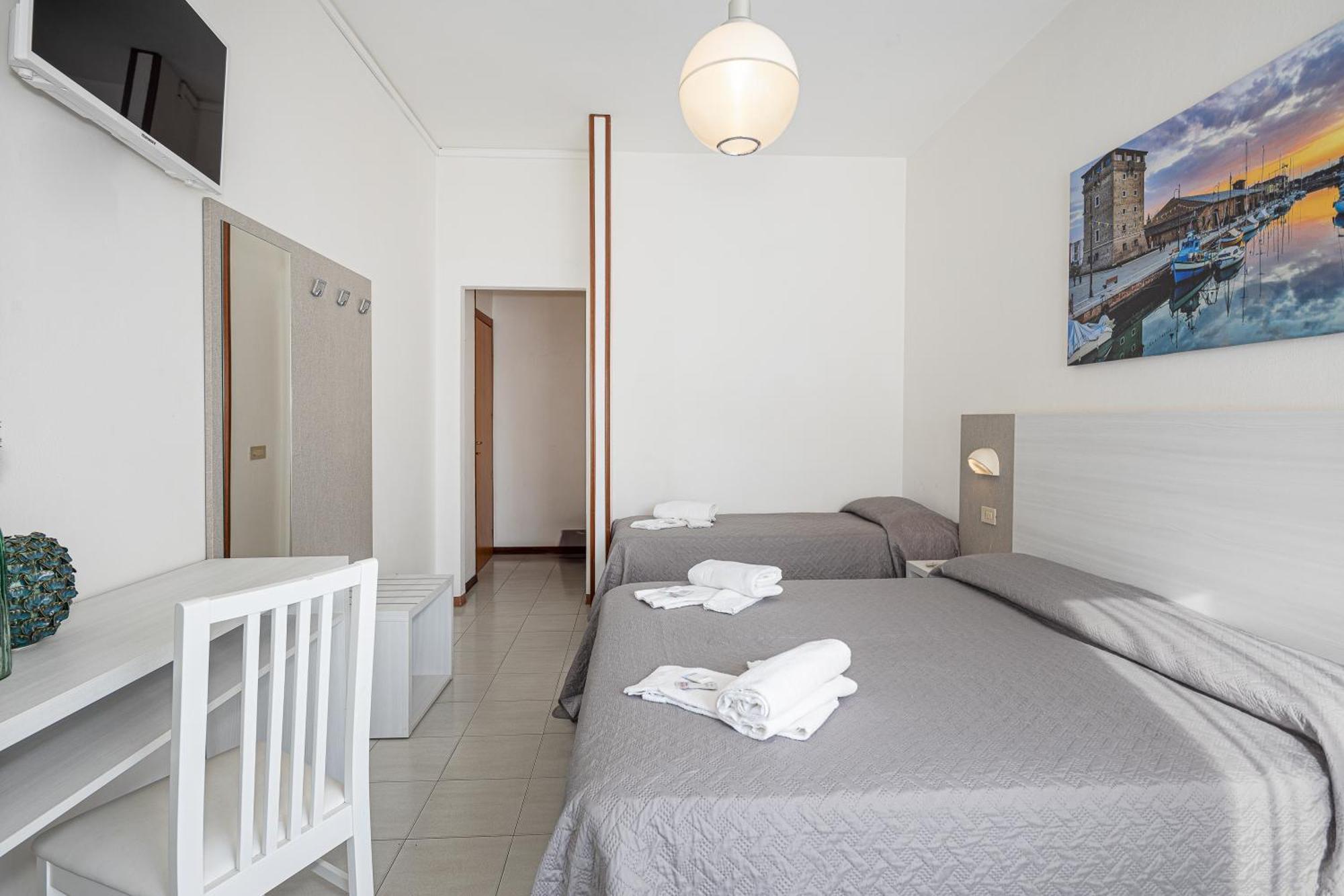 Hotel Astrid Cervia Exterior photo