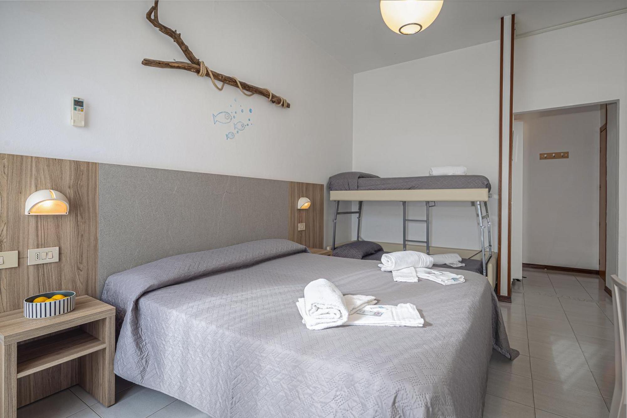 Hotel Astrid Cervia Exterior photo