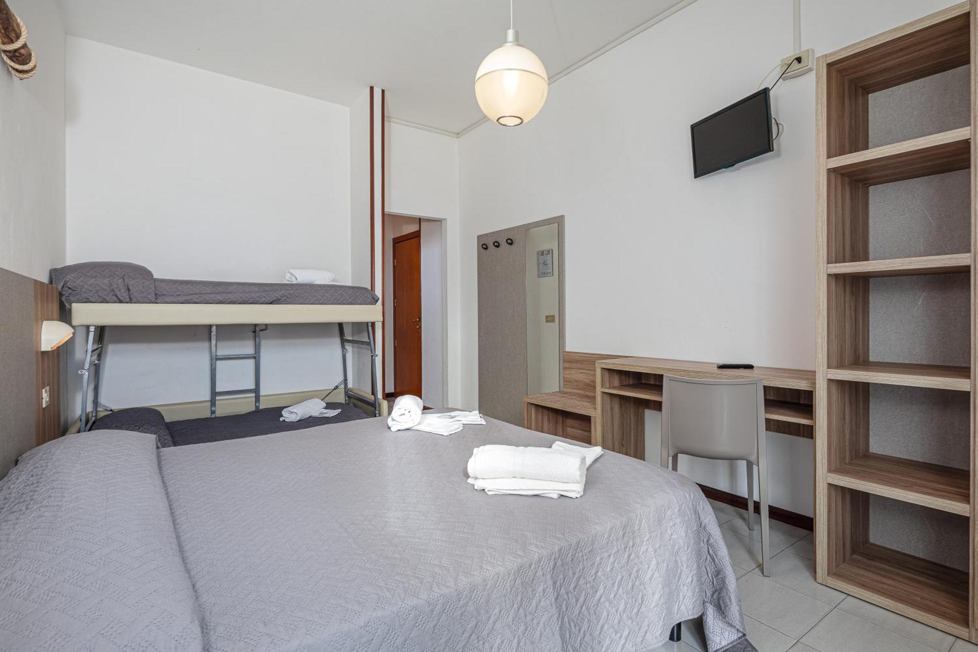 Hotel Astrid Cervia Exterior photo
