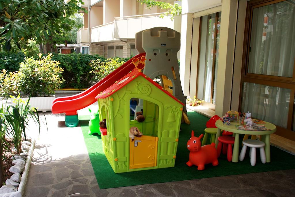 Hotel Astrid Cervia Exterior photo