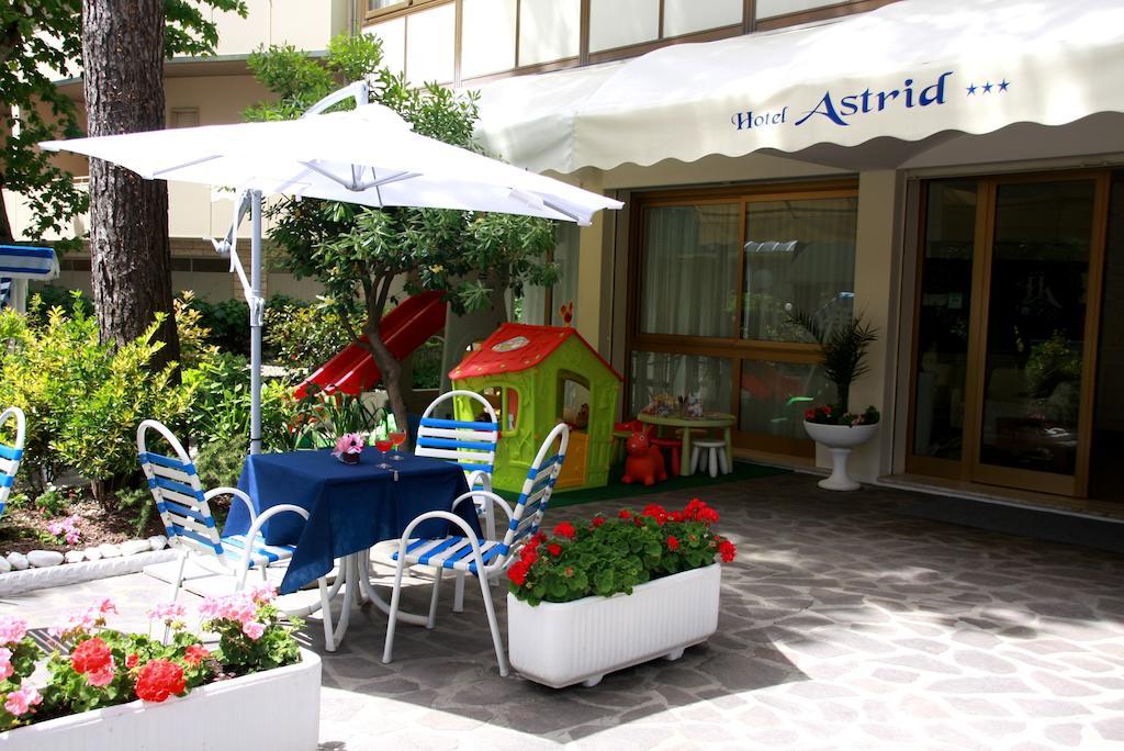 Hotel Astrid Cervia Exterior photo
