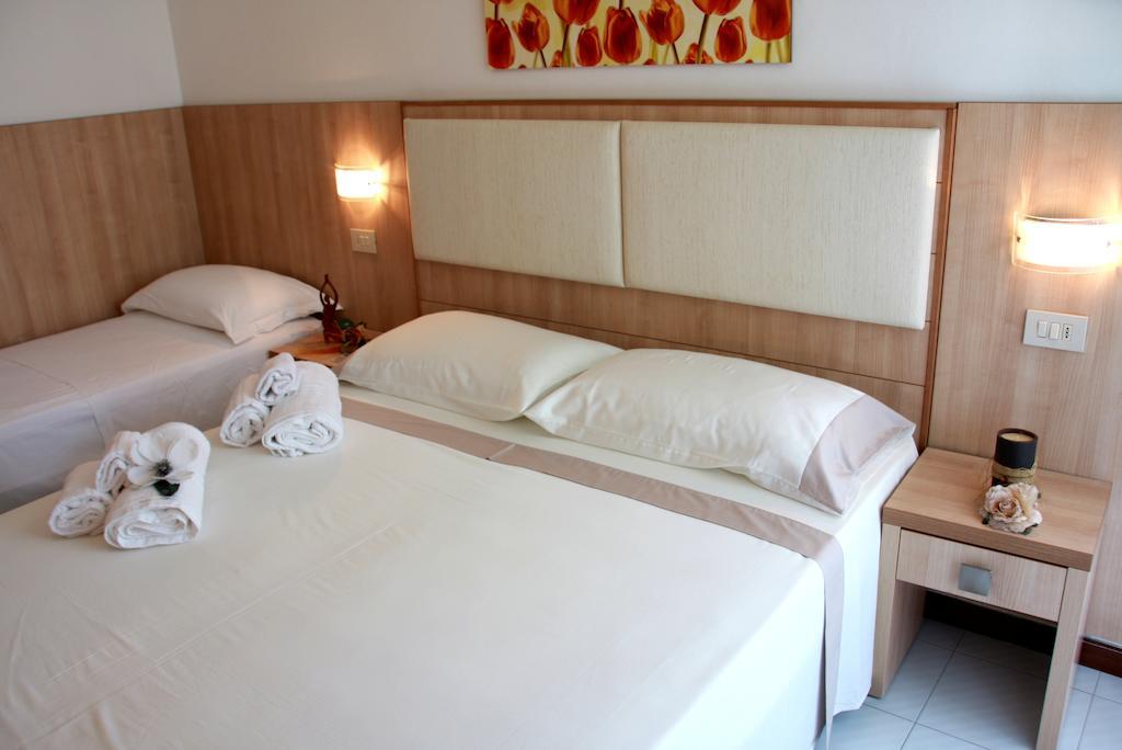 Hotel Astrid Cervia Exterior photo