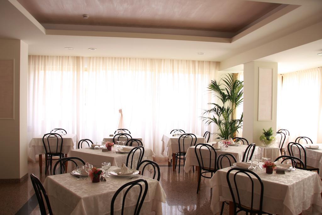 Hotel Astrid Cervia Exterior photo