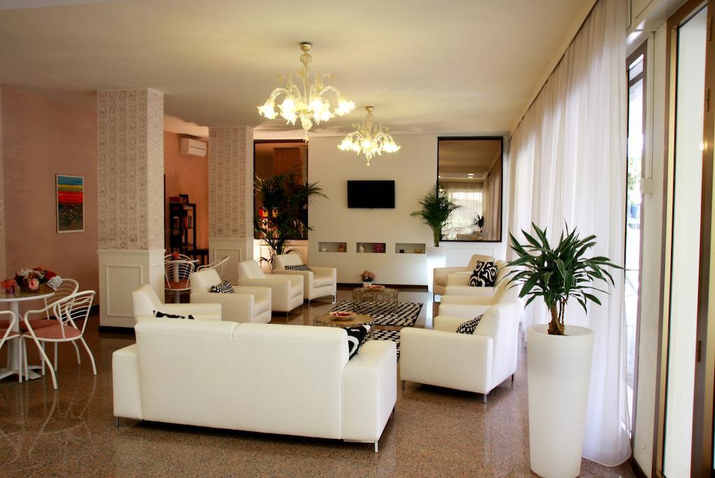 Hotel Astrid Cervia Exterior photo
